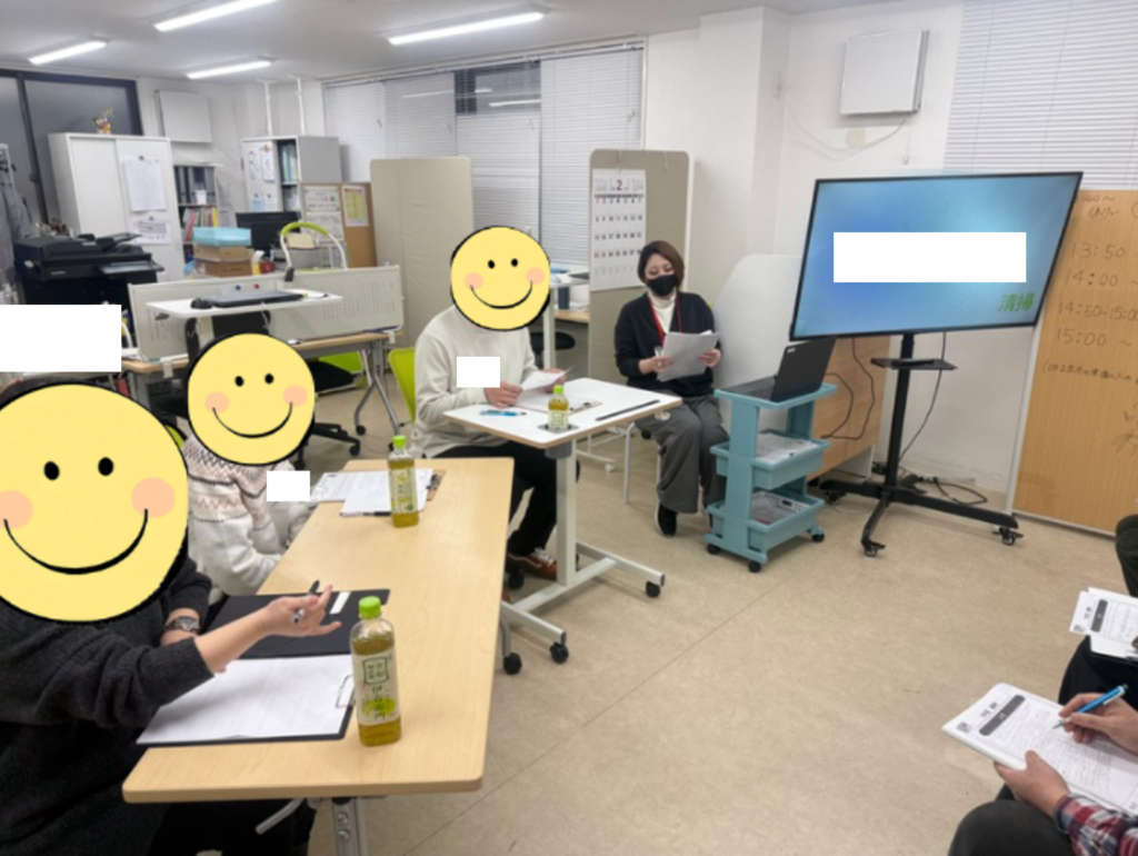 OB会登壇者が話している様子。